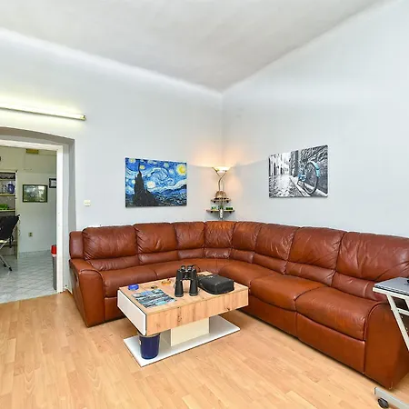Marie Louise 2396 Apartment *